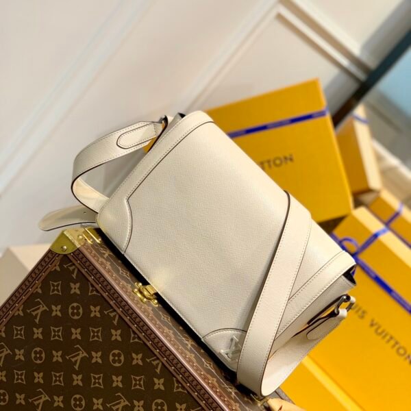 LV New Flap-M30807-28.3 x 18.3 x 4.3CM