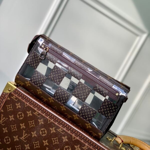 Louis Vuitton Standing Pouch-25*15*9CM