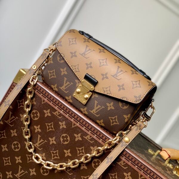 Louis Vuitton Pochette Metis Handbags-21.5*13.5*6CM