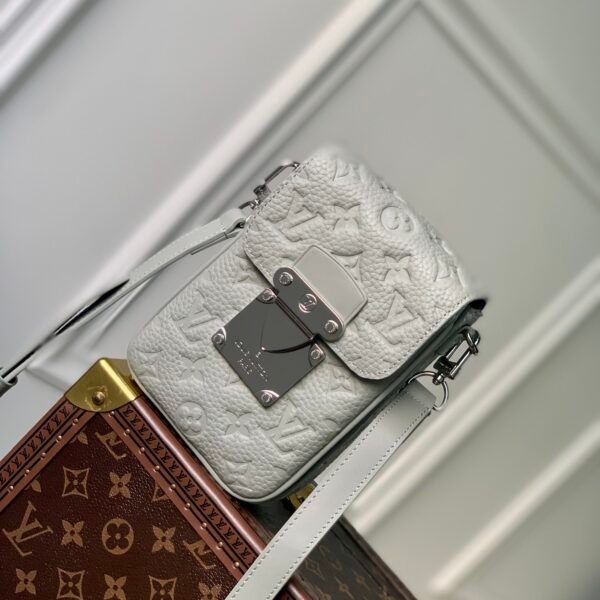 Louis Vuitton S-Lock Vertical Wearable Handbag-12*19*7CM