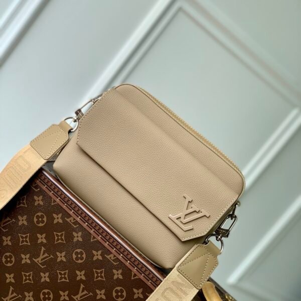 Louis Vuitton Fastline Messenger Bag-23.5 x 18 x 7CM