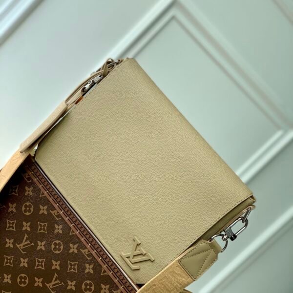 Louis Vuitton Aerogram Messenger Bag-28 x 24 x 10CM