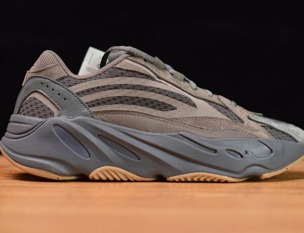 ADIDAS YEEZY BOOST 700 V2 GEODE EG6860