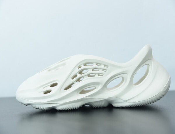 YEEZY FOAM RUNNR ARARAT G55486